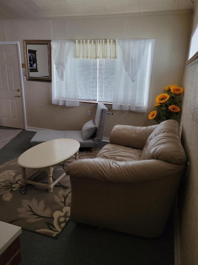 Husker Inn North Platte Bagian luar foto