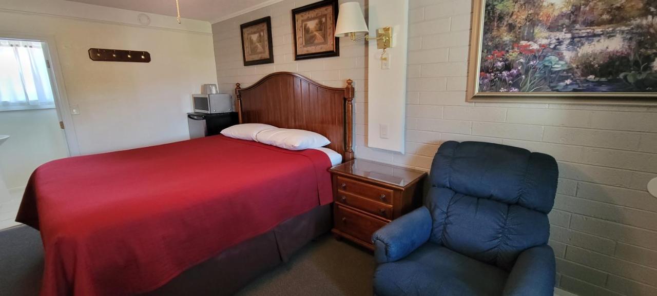 Husker Inn North Platte Bagian luar foto